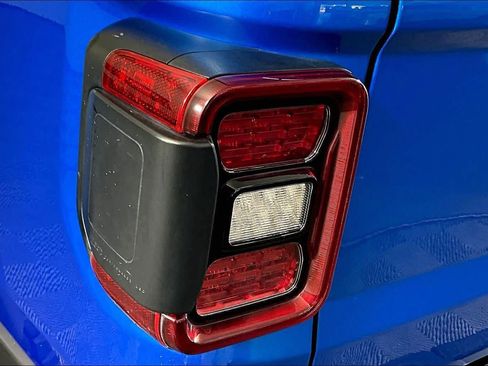 Used 2022 Jeep Gladiator Mojave w/ LED Lighting Group AWD/4WD image 53