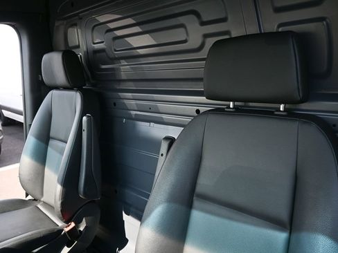 Used 2025 Mercedes-Benz Sprinter 2500 image 5