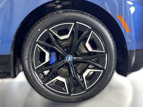 Used 2024 BMW iX xDrive50 w/ Premium Package AWD/4WD image 13