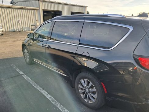 Used 2019 Chrysler Pacifica Touring-L Plus FWD image 8