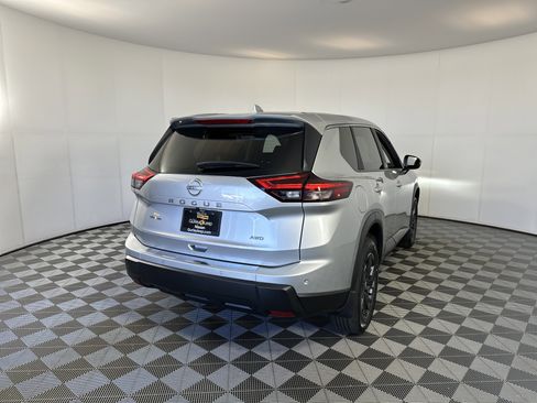 Certified 2025 Nissan Rogue SV image 10
