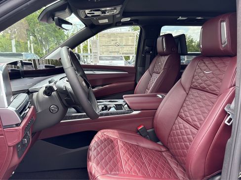 New 2026 Cadillac Escalade Luxury w/ LPO, Radiant Package AWD/4WD image 9