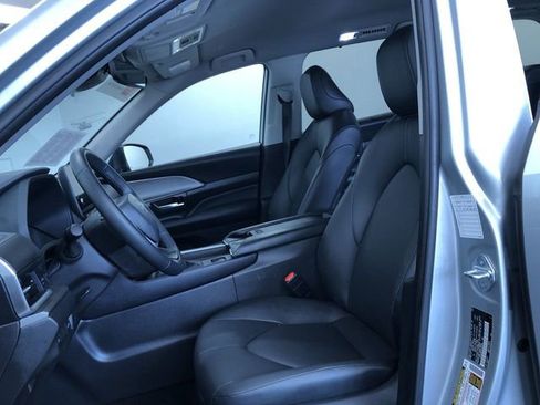 Certified 2025 Toyota Grand Highlander AWD image 20