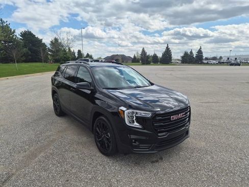 Used 2023 GMC Terrain SLT w/ Infotainment Package II FWD image 3