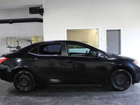 Used 2014 Toyota Corolla LE FWD image 2