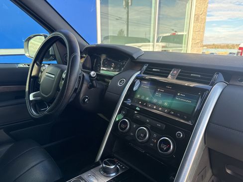 Used 2019 Land Rover Discovery HSE image 16