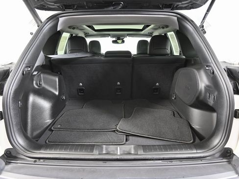 Used 2022 Jeep Cherokee Latitude Lux w/ Sun & Sound Group image 17