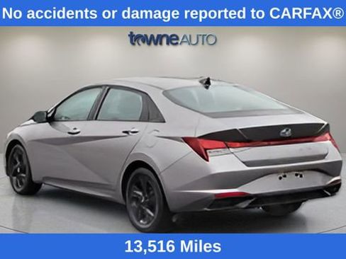 Used 2023 Hyundai Elantra SEL w/ Cargo Package FWD image 3