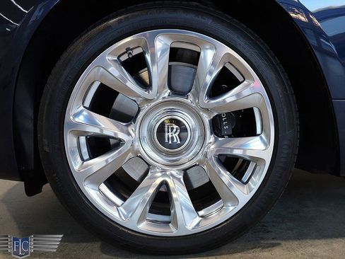 Used 2019 Rolls-Royce Wraith Coupe image 39