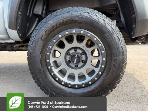 Used 2019 Toyota Tacoma TRD Off-Road w/ Technology Package AWD/4WD image 9