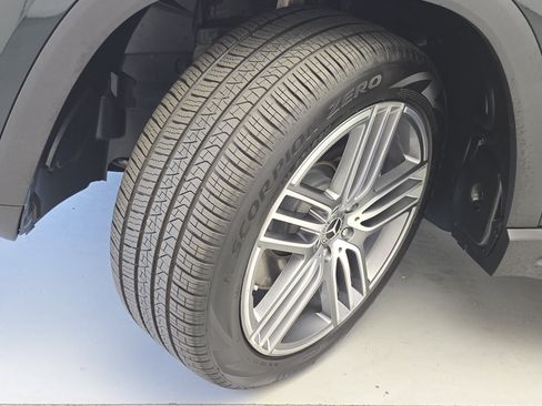 Used 2024 Mercedes-Benz GLS 450 4MATIC image 34