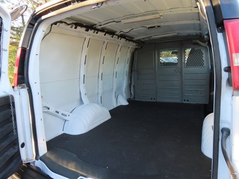 Used 2015 Chevrolet Express 2500 image 20