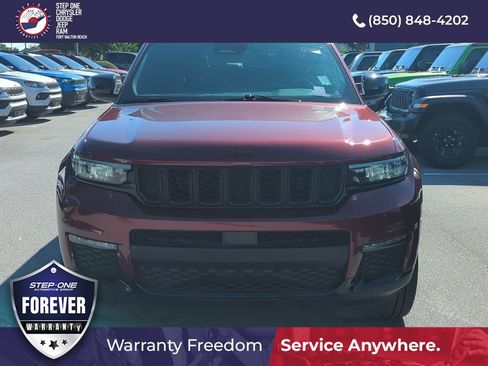 Used 2025 Jeep Grand Cherokee L Limited w/ Black Appearance Package AWD/4WD image 9
