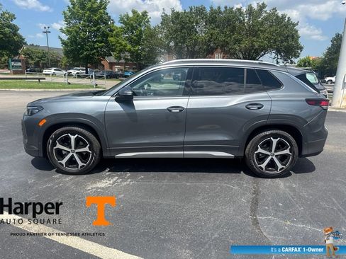 Used 2026 Volkswagen Tiguan SE FWD image 2