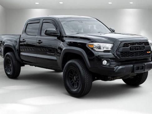 Used 2020 Toyota Tacoma TRD Off-Road AWD/4WD image 5
