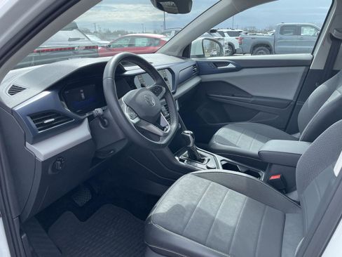 Used 2023 Volkswagen Taos SE w/ Panoramic Sunroof Package image 12