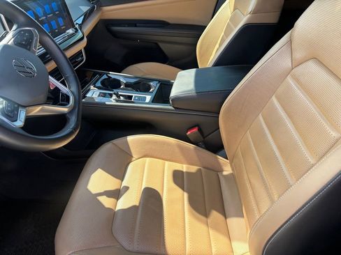 Used 2024 Volkswagen Atlas Cross Sport SEL R-Line image 9