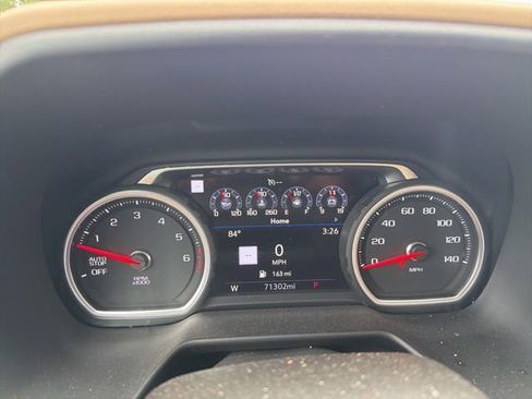 Used 2021 Chevrolet Suburban Premier w/ Premium Package RWD image 13