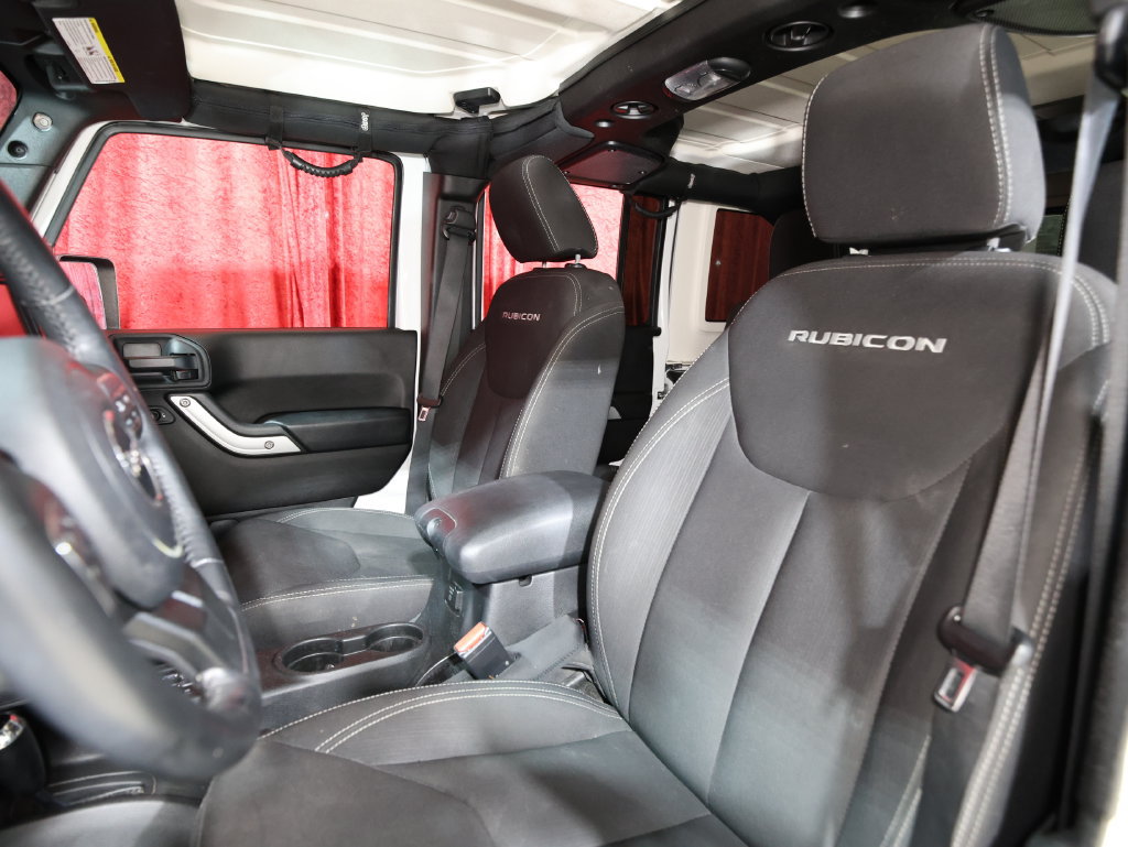 Used 2017 Jeep Wrangler Unlimited Rubicon w/ Connectivity Group AWD/4WD image 12