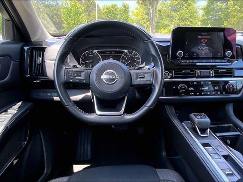 Used 2024 Nissan Pathfinder SV FWD image 6