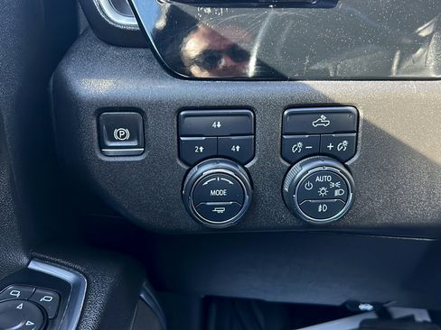 Used 2024 Chevrolet Silverado 2500 LT AWD/4WD image 14