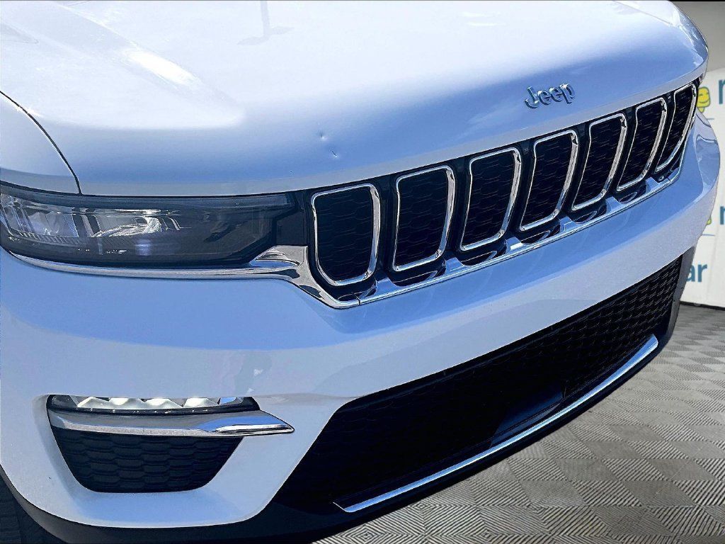 Used 2023 Jeep Grand Cherokee 4WD 4xe image 31