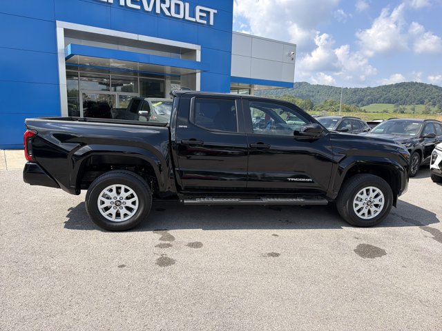 Used 2024 Toyota Tacoma SR5 AWD/4WD image 3