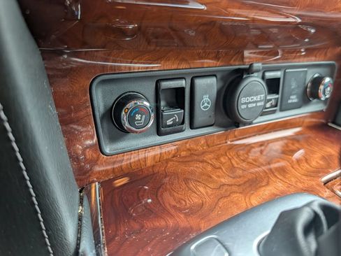 Used 2017 INFINITI QX80 4WD w/ Deluxe Technology Package image 21