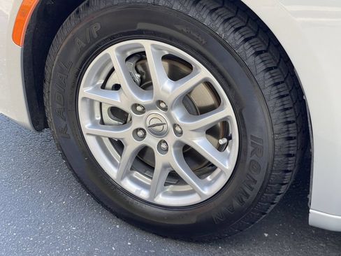 Used 2023 Chrysler Pacifica Touring-L FWD image 13