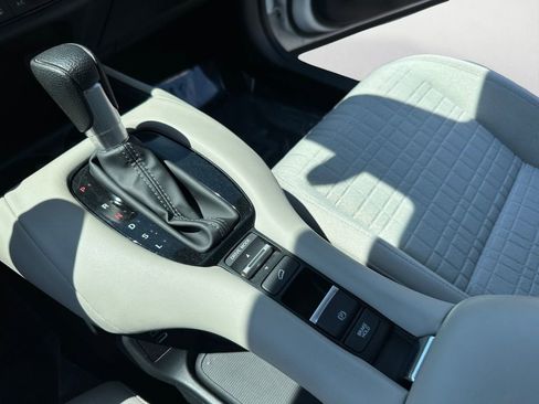 Certified 2024 Honda HR-V LX image 17
