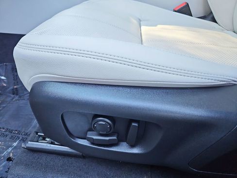 Used 2023 Land Rover Range Rover Velar R-Dynamic S image 25