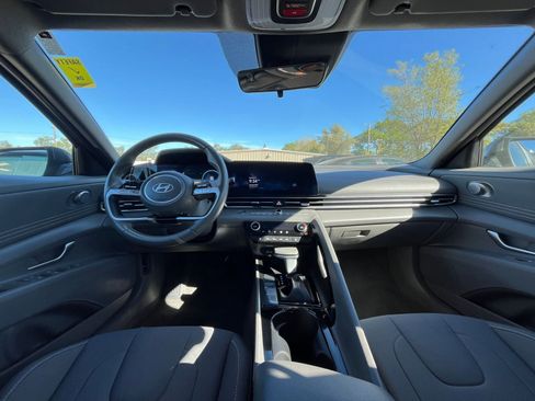 Used 2025 Hyundai Elantra SEL image 34