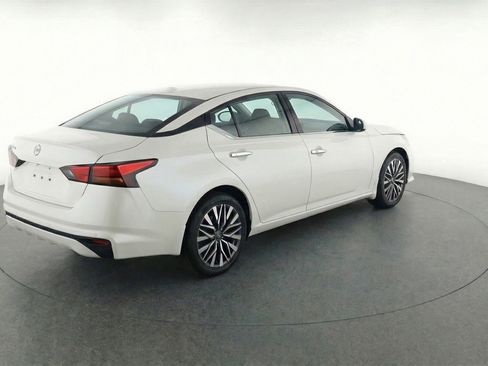 Used 2025 Nissan Altima 2.5 SV image 9