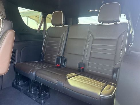 Used 2025 GMC Yukon XL Denali Ultimate image 13