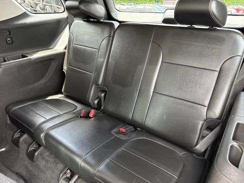 Used 2018 Chevrolet Traverse LT FWD image 16