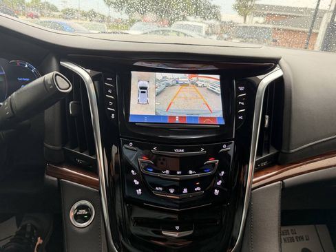 Used 2017 Cadillac Escalade 2WD image 12