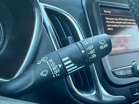 Used 2023 Chevrolet Equinox LT image 25