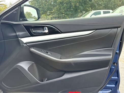 Used 2023 Nissan Maxima SV w/ Floor Mat Group image 12