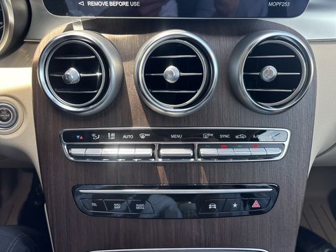 Used 2022 Mercedes-Benz GLC 300 4MATIC image 29