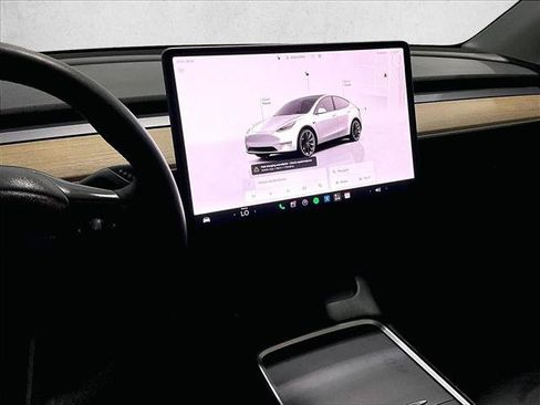 Used 2022 Tesla Model Y Long Range AWD/4WD image 8