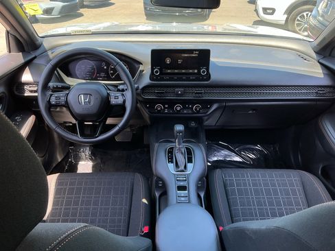 Used 2025 Honda HR-V Sport image 17
