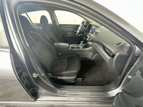 Used 2025 Nissan Sentra SR FWD image 29