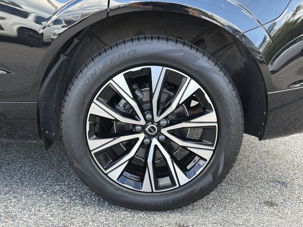 Certified 2024 Volvo XC60 B5 Plus w/ Protection Package Premier AWD/4WD image 11