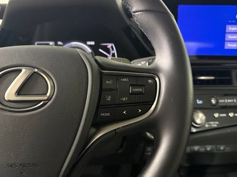 Used 2025 Lexus ES 300h w/ Premium Package FWD image 32