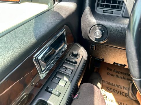 Used 2015 Lincoln Navigator 2WD image 21