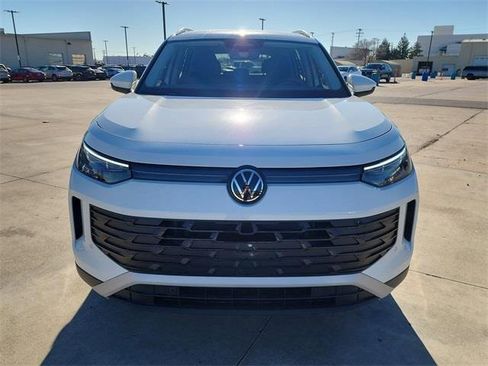 New 2026 Volkswagen Tiguan SE image 9