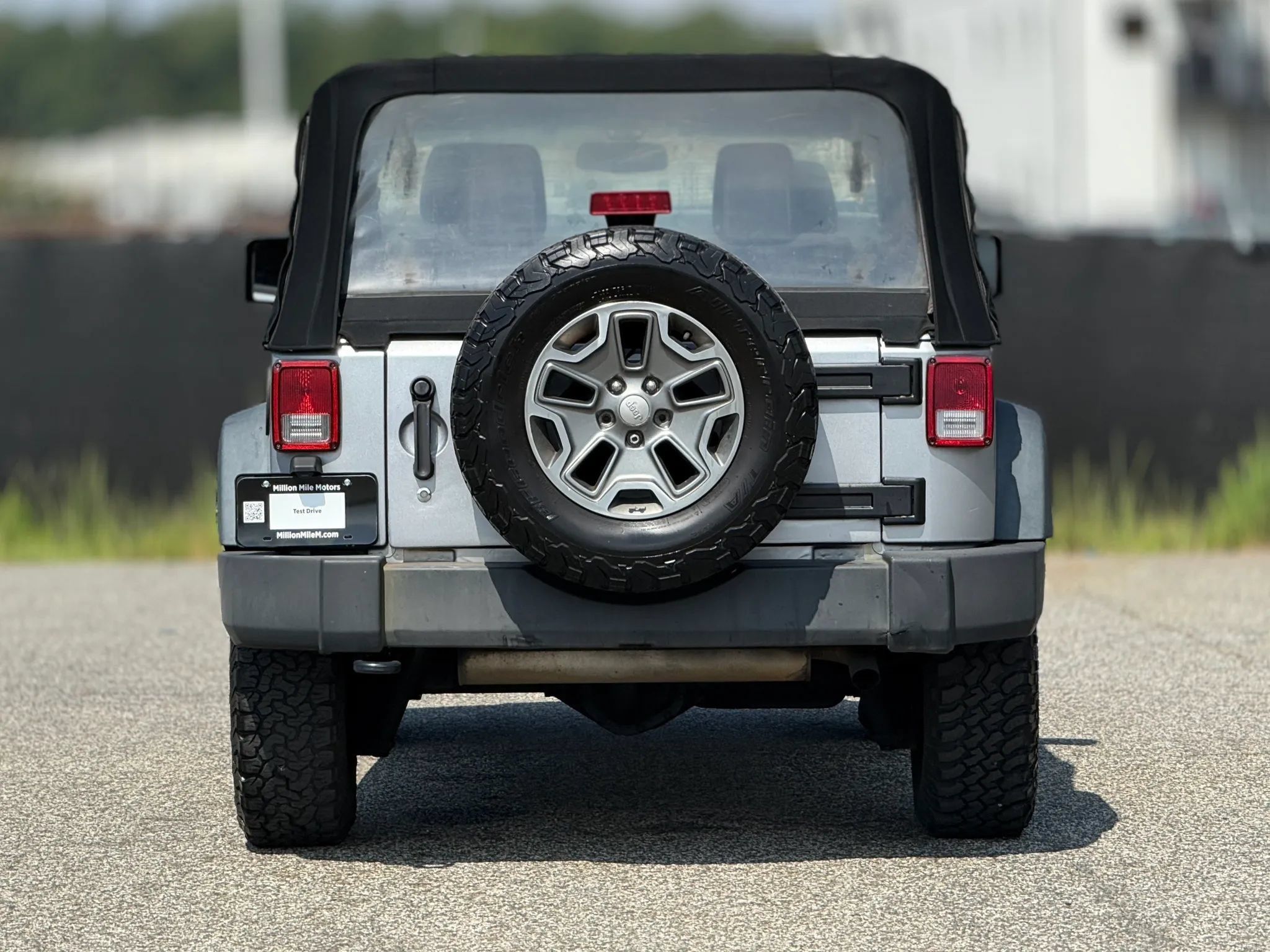 Used 2014 Jeep Wrangler Rubicon w/ Power Convenience Group AWD/4WD image 4