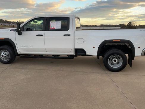 Used 2023 GMC Sierra 3500 Pro w/ Convenience Package image 6