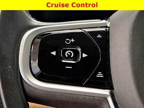 Used 2021 Volvo XC90 T6 Momentum w/ Protection Package Premier AWD/4WD image 35