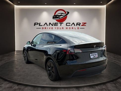 Used 2025 Tesla Model Y Long Range RWD image 3